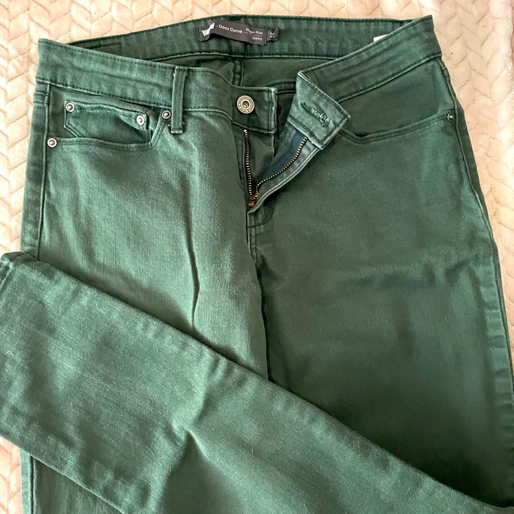 Levi’s olive skinny jeans